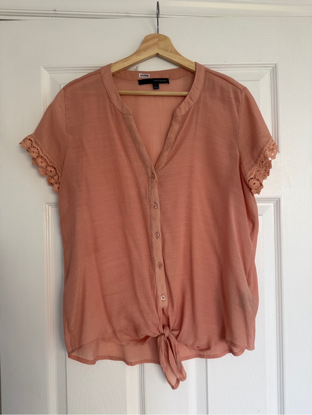 Harve Benard Peach Button-Front Tie-Hem Short Sleeve Blouse